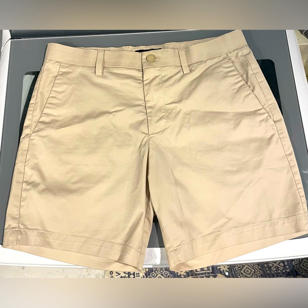 Banana Republic core temp khaki short size 32